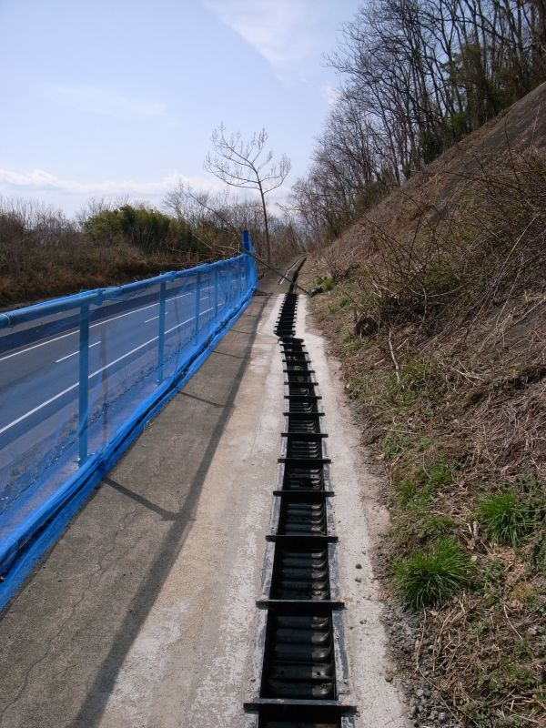 福島県伊達郡・東北自動車道　法面小段排水工事2
